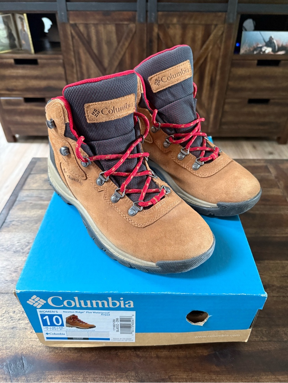 Columbia Newton Ridge Waterproof Brown Suede Hiking Boots with Red Laces